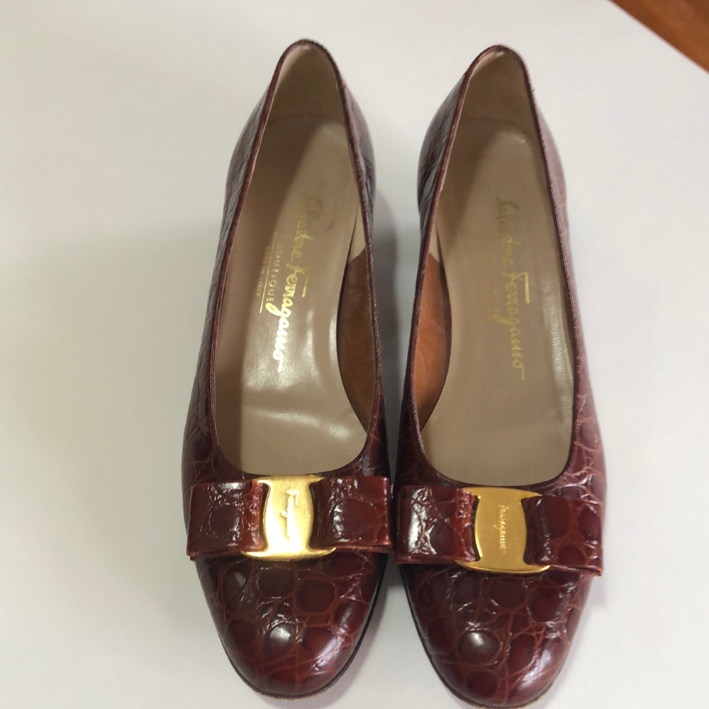 Salvatore Ferragamo Vara size 7B
